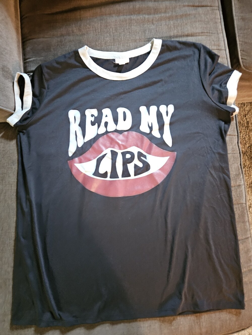 Lularoe "Read My Lips" 2XL Liv Graphic T Rocker Gray & Red on Black HTF New!